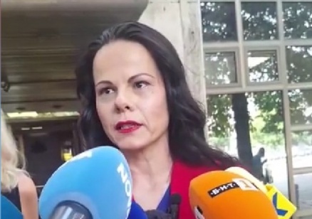 Министър Ивкова за оставката на доц. Кунчев: Този акт не бива да бъде обвързан с административната реформа