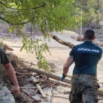 Военнослужещи от Сухопътните войски продължават помощта на пострадалото от бедствието село Струмяни