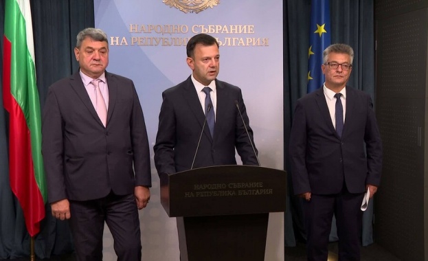 Поставят дефибрилатори в около 2300 автомобила на МВР