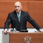 Премиерът Радев пред депутатите: Ние стоим твърдо до Германия, но трябва да запазим частица разум