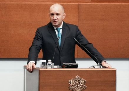 Премиерът Радев пред депутатите: Ние стоим твърдо до Германия, но трябва да запазим частица разум