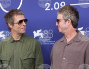 Документален филм за турнето на Oasis бе представен на кинофестивала във Венеция