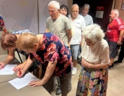Социалисти в цялата страна събират подписи за регистрацията на кандидатурите на Илияна Йотова и Кирил Вълчев