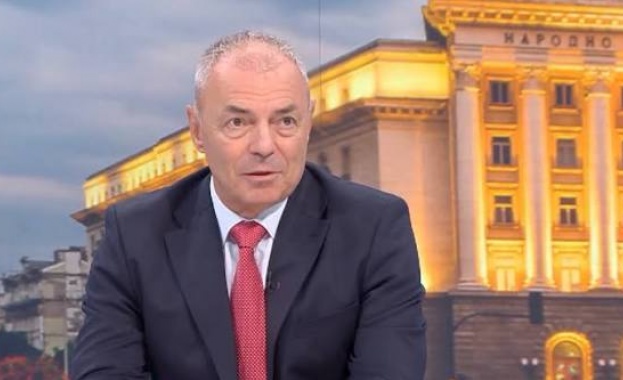 Проф. Сергей Игнатов: Българските ученици са пренатоварени, тъй като „им наливаме в главите прекалено много информация“