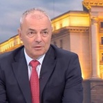 Проф. Сергей Игнатов: Българските ученици са пренатоварени, тъй като „им наливаме в главите прекалено много информация“