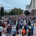Протести и лъжи: когато жълтите павета се превърнат в терапевтична сцена за собствените ни дефицити