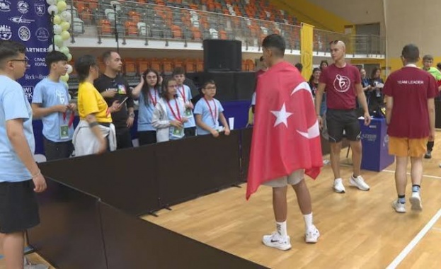 Десетки деца и младежи от пет държави участват в балканските игри за деца и младежи, преборили рака