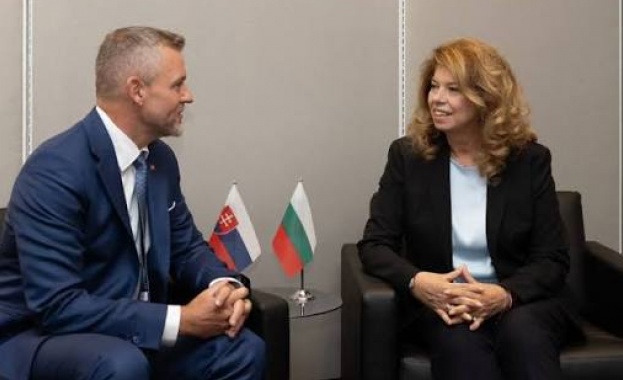 Президентът Илияна Йотова разговаря със словашкия си колега Петер Пелегрини