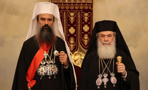Йерусалимският патриарх Теофил връчи на патриарх Даниил най-високото отличие на древната Патриаршия – ордена на „Кръста на Гроба Господен“