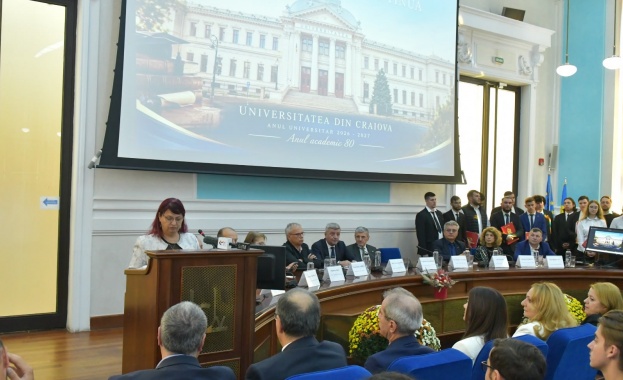 Ръководството на Русенския университет участва в откриването на академичната година в Университета в Крайова