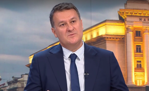 Доц. Милен Любенов: Кандидатпрезидентската кампания тече доста фрагментирано