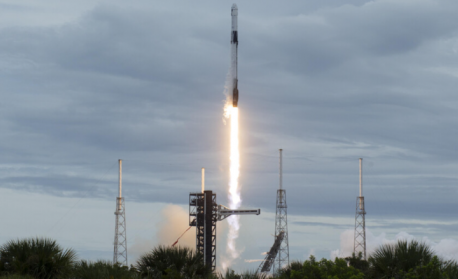 Американски космически кораб стигна до МКС за рекордно време