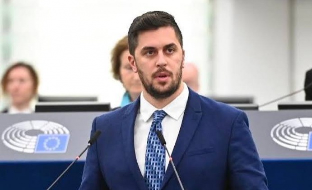 Гръцкият евродепутат Емануил Фрагулис: Северна Македония е "измислена държавичка", населена с българи и албанци