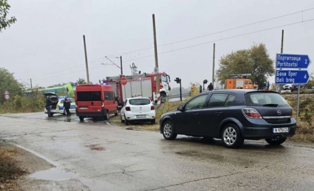 Мъж загина на място, след като влак блъсна кола на жп прелез в Монтанско