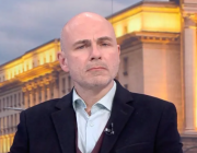Политологът доц. Петър Чолаков: Йотова е фаворит