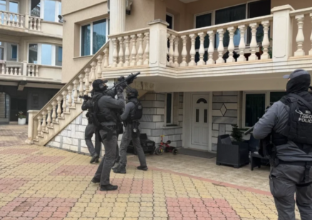 11 души са задържани при акция на ГДБОП за източване на ВиК дружество