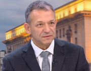 Димитър Гърдев: Гори общественият договор в Западна Европа