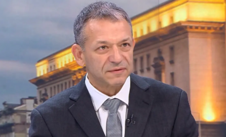 Димитър Гърдев: Гори общественият договор в Западна Европа
