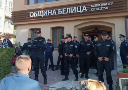 Изведоха кмета на Белица Радослав Ревански от общината с белезници