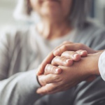 Нова платформа свързва пациенти със специалисти за медицински грижи у дома