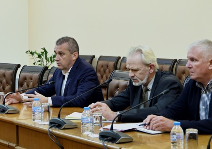 Министър Георги Пеев: Приоритет е гарантирането на добри условия на труд и сигурност за служителите, които ще преминат към „Ивкони Експрес“