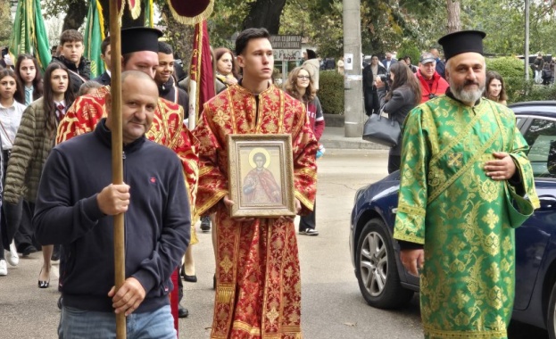 Видин отбеляза духовния си празник - Димитровден с литийно шествие