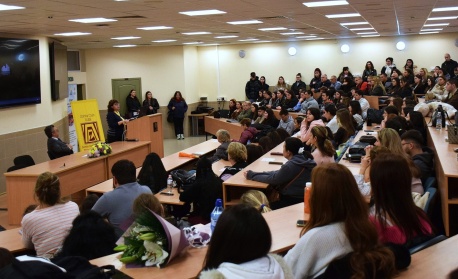 В Русенския университет беше представен документалният филм „Цвете в бурята“ в подкрепа на борбата с рака на гърдата