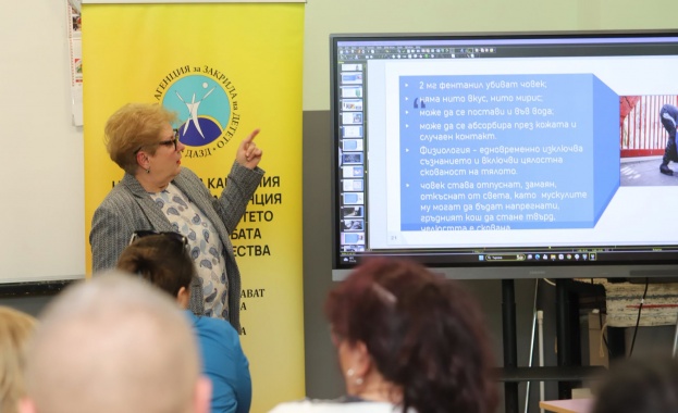 Държавната агенция за закрила на детето събира лекари и родители на ученици в дискусии за последствията от употребата на опасни вещества от децата и младите хора