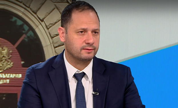 Петър Витанов: Президентският вот не е просто избор между Йотова и Гюров, а въпрос за стабилността на кабинета или възстановяване на стара сглобка